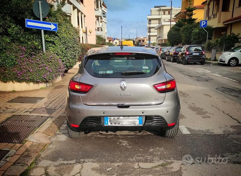 Grigio Usata 2015 Renault Clio IV Due volumi | 9890 € (Buon prezzo) - Immagine 1/4