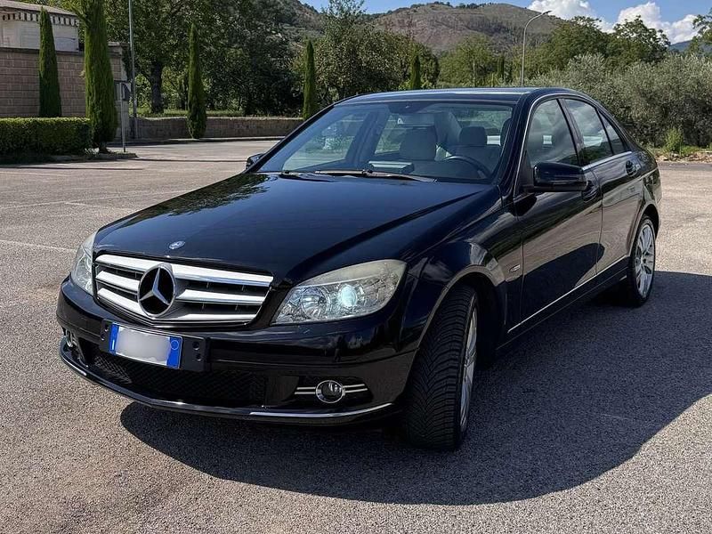 Nero Usata 2010 Mercedes C220 Tre volumi | 10.300 € (Molto cara) - Immagine 1/4