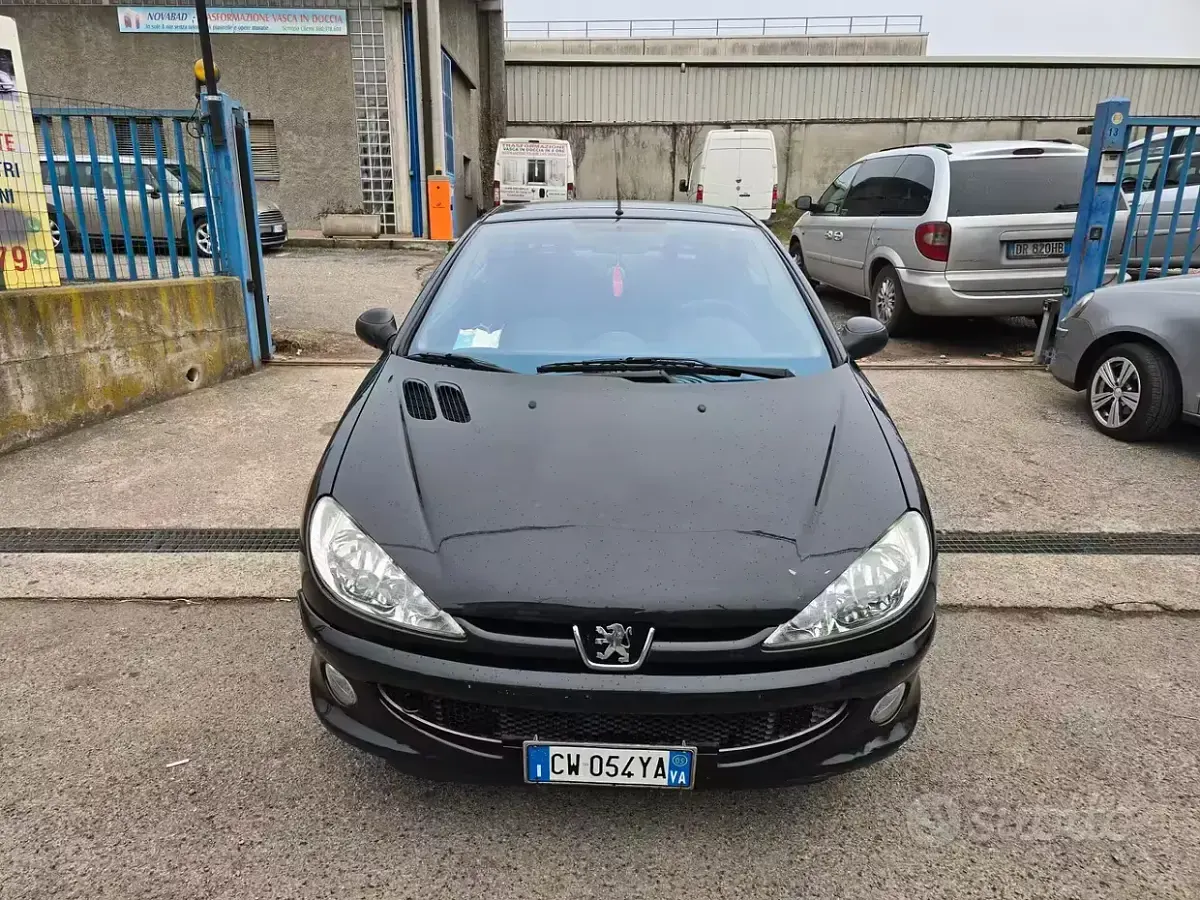 Usata Peugeot 206 CC 109 CV (80 kW) 2005 Cabrio