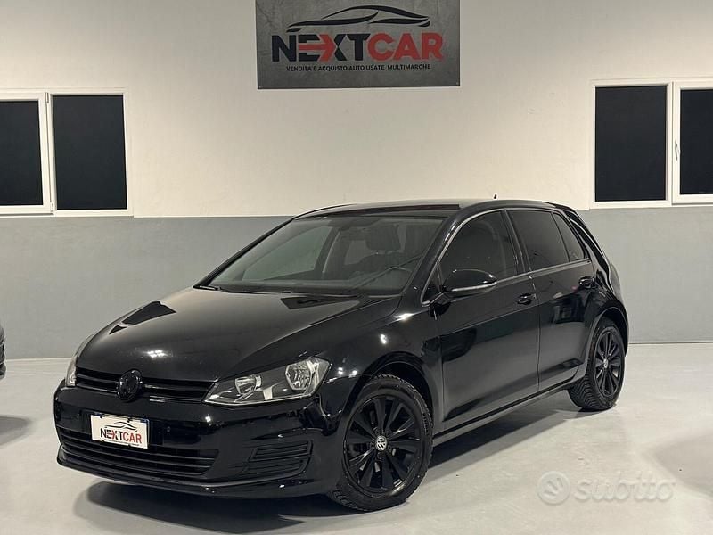 Nero Usata 2017 VW Golf Tre volumi | 12.700 € (Buon prezzo) - Immagine 1/4