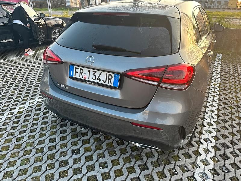 Usata Mercedes A180 Premium 116 CV (85 kW) 2018 Grigio Berlina