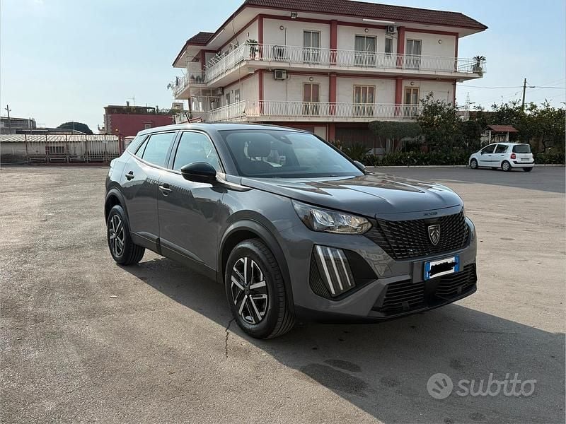 Usata Peugeot 2008 99 CV (72 kW) 2023 Grigio SUV