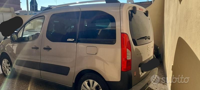 Grigio Usata 2011 Citroën Berlingo XTR Monovolume | 4200 € (Ottimo prezzo) - Immagine 1/4