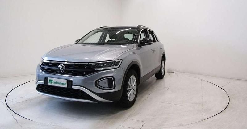 Usata VW T-Roc Life 150 CV (110 kW) 2022 Grigio/nero SUV