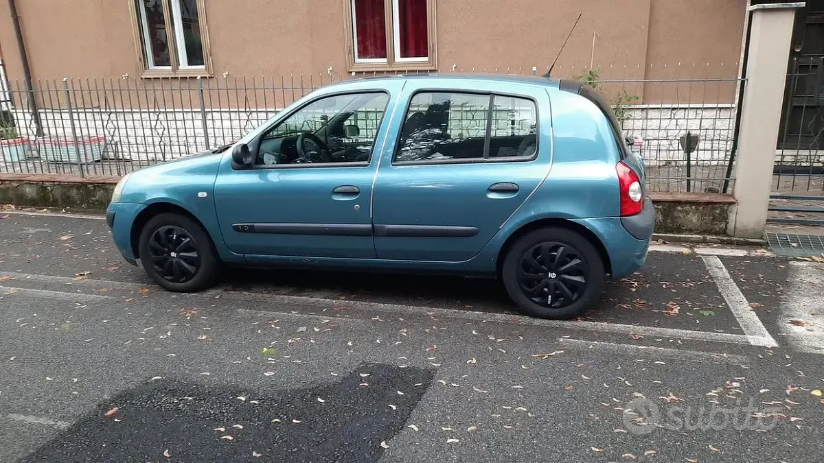 Usata Renault Clio II 58 CV (42 kW) 2005 Verde Berlina