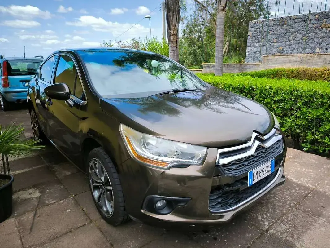 Usata Citroën DS4 So Chic 114 CV (83 kW) 2012 Bronzo Utilitaria