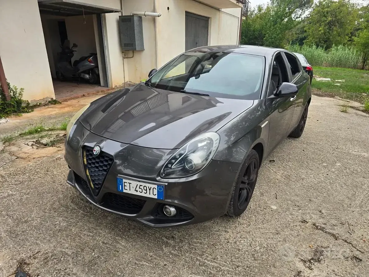 Usata Alfa Romeo Giulietta 150 CV (110 kW) 2014 Grigio Utilitaria
