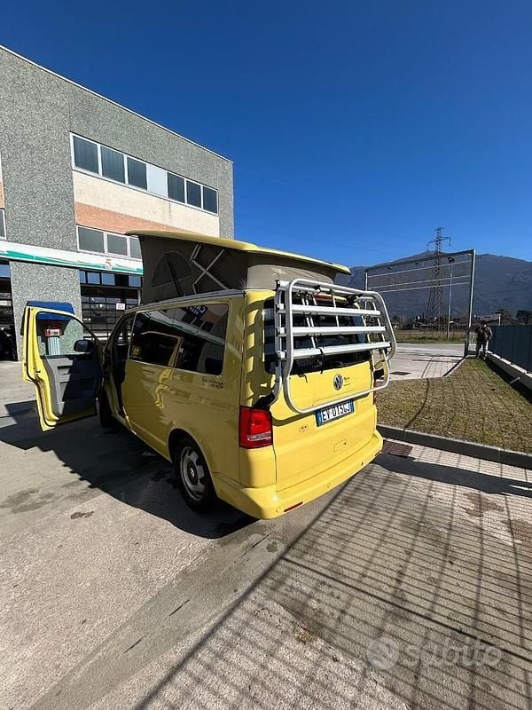 Usata VW California Beach 140 CV (102 kW) 2011 Giallo Furgone