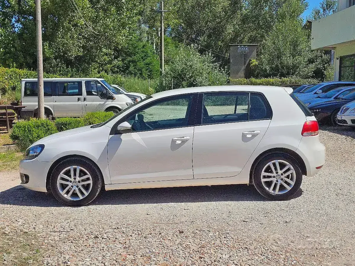 Usata VW Golf VI 105 CV (77 kW) 2011 Bianco Utilitaria