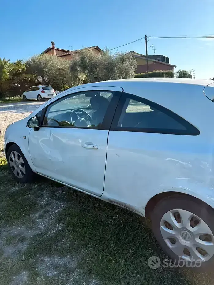 Usata Opel Corsa 86 CV (63 kW) 2012 Bianco Utilitaria