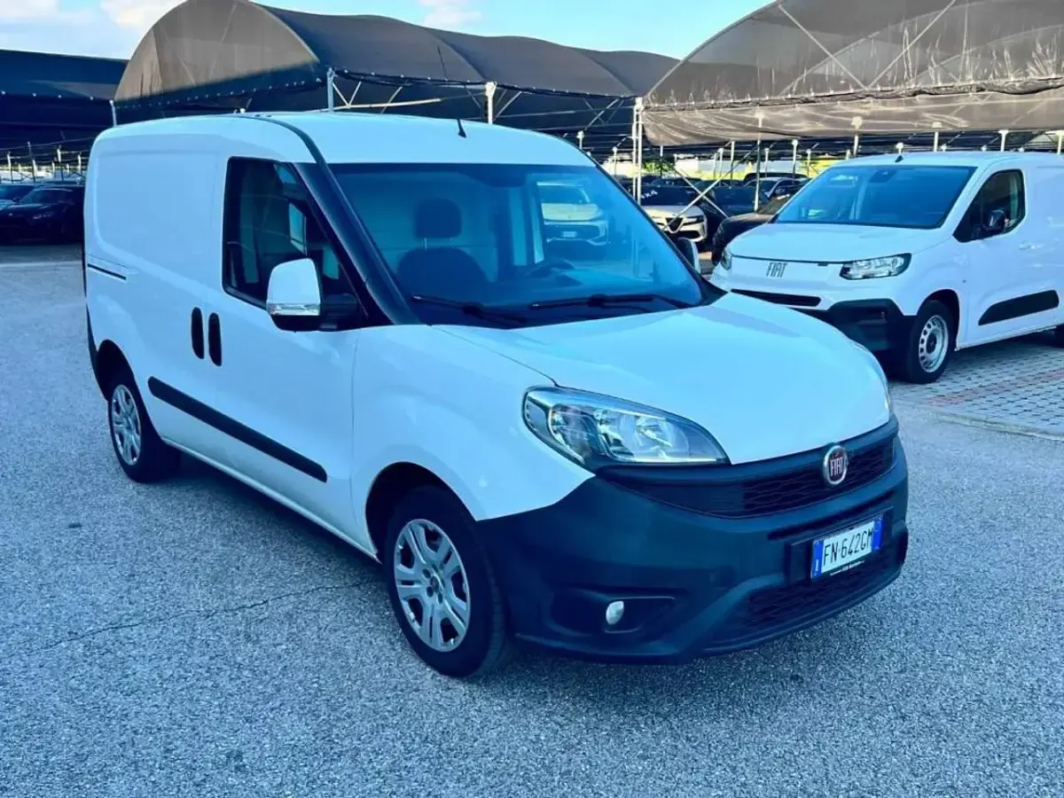 Usata Fiat Doblò 105 CV (77 kW) 2018 Bianco Monovolume