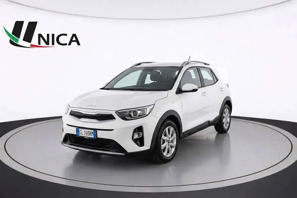 Usata Kia Stonic Urban 82 CV (60 kW) 2022 Clear white SUV