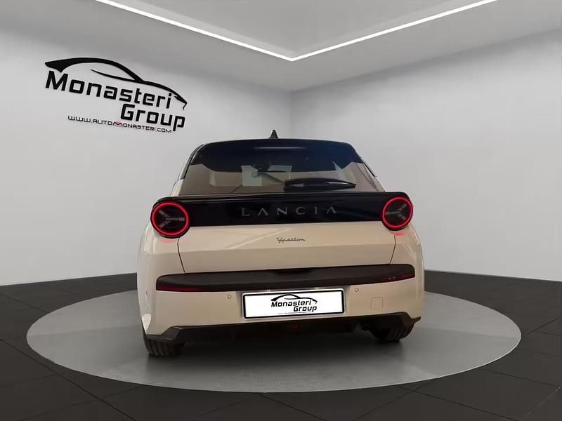 Nuova Lancia Ypsilon 100 CV (73 kW) 2025 Bianco Utilitaria