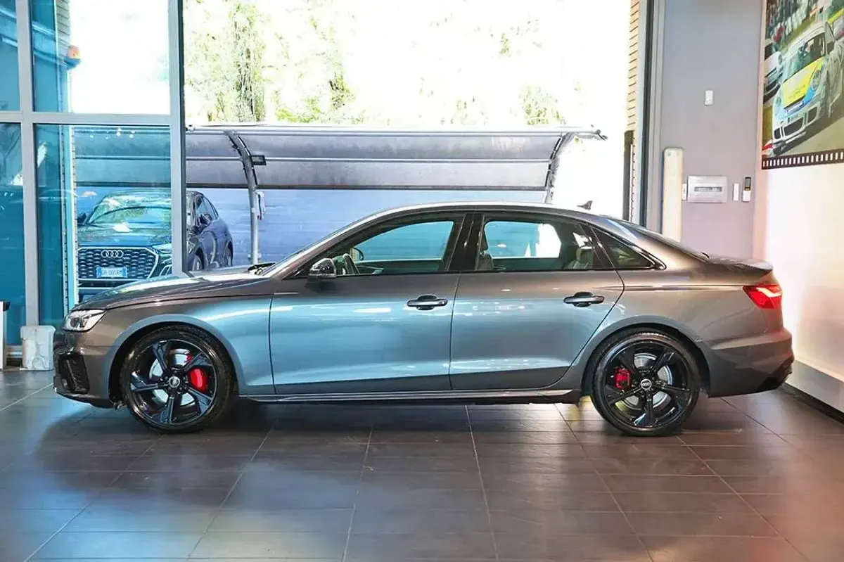 Usata Audi A4 S-Line 204 CV (150 kW) 2023 Grigio Berlina