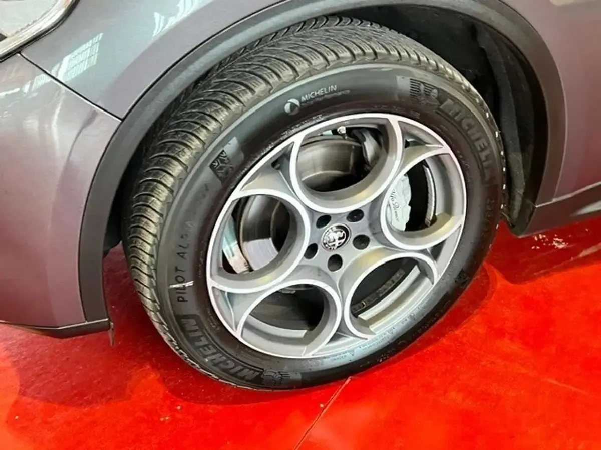 Usata Alfa Romeo Stelvio Sprint 201 CV (147 kW) 2022 Grigio SUV