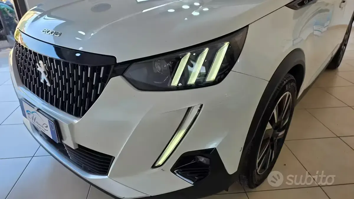 Usata Peugeot 2008 GT 131 CV (96 kW) 2022 Bianco SUV