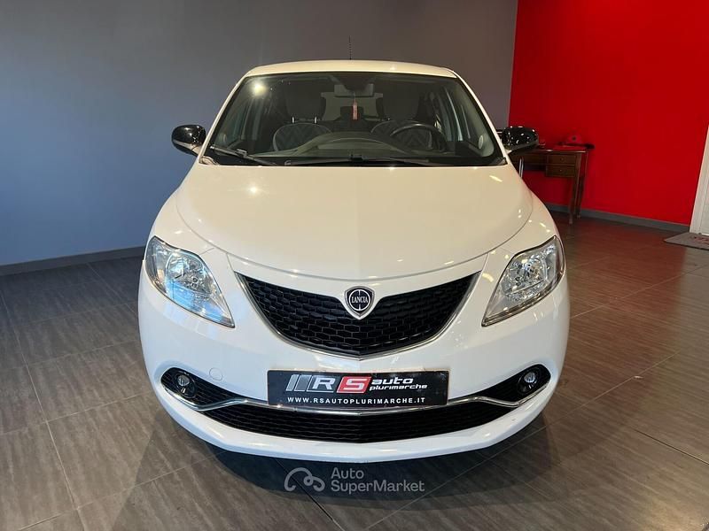 Usata Lancia Ypsilon Gold 69 CV (50 kW) 2016 Bianco Utilitaria