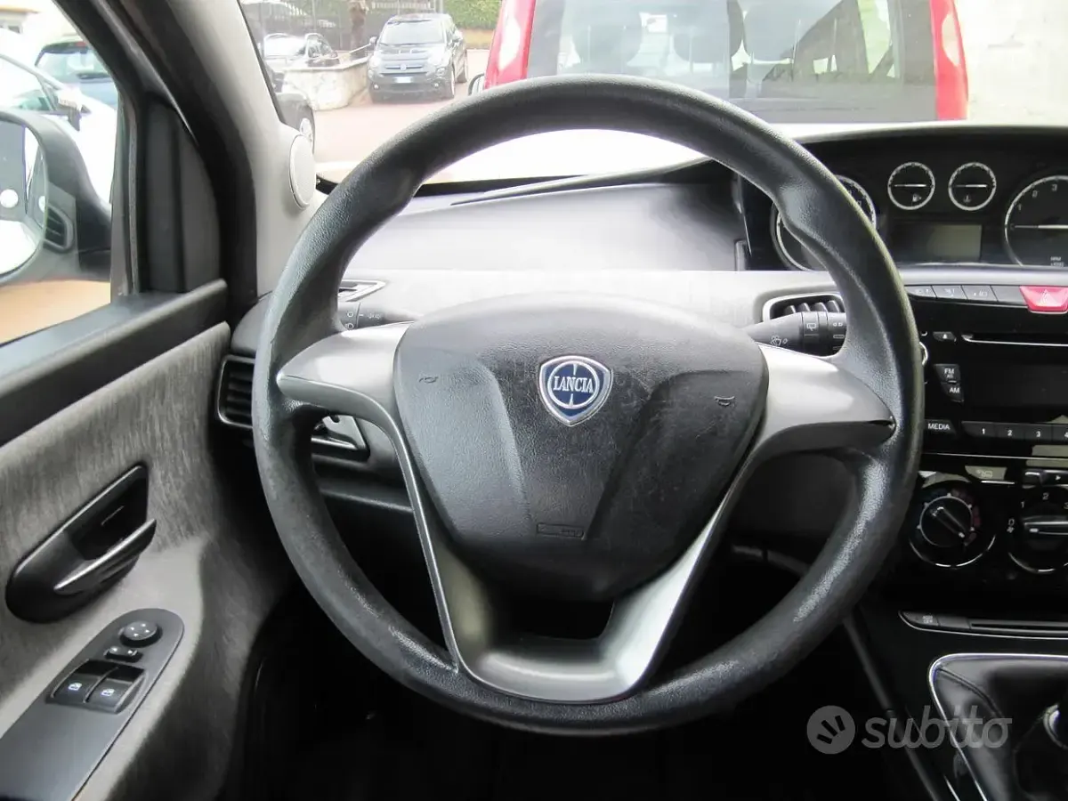 Usata Lancia Ypsilon Gold 85 CV (62 kW) 2014 Grigio Utilitaria
