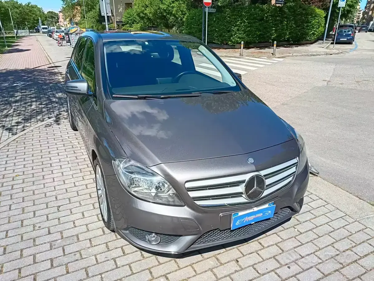 Usata Mercedes B180 Executive 109 CV (80 kW) 2013 Grigio Utilitaria
