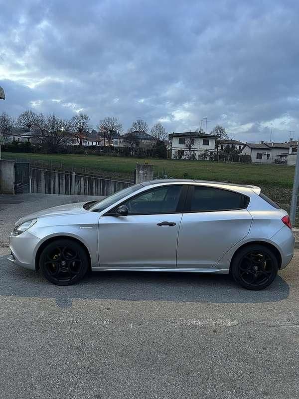 Usata Alfa Romeo Giulietta Tech Edition 120 CV (88 kW) 2018 Berlina
