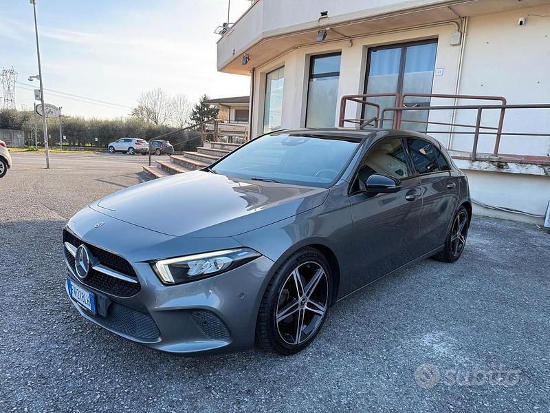 Usata Mercedes A180 116 CV (85 kW) 2019 Grigio Berlina