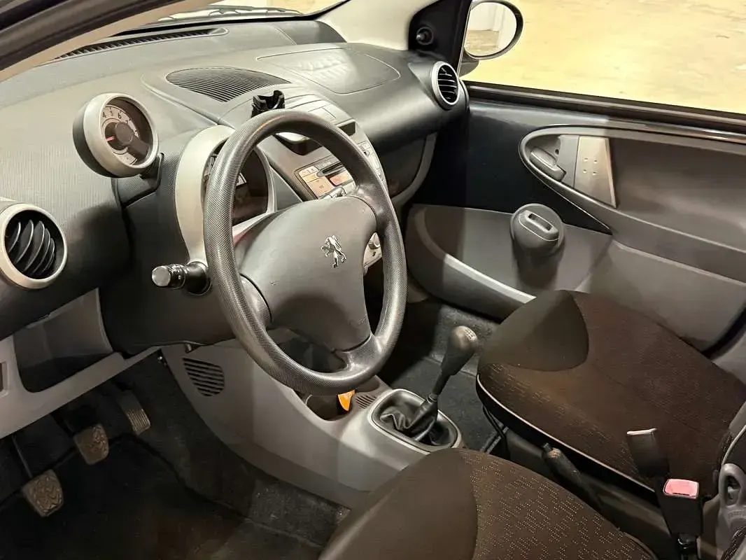 Usata Peugeot 107 68 CV (50 kW) 2010 Grigio Utilitaria