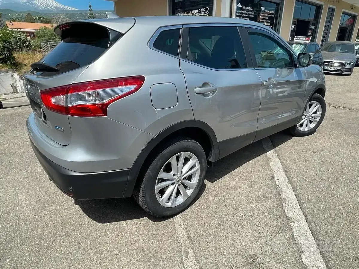 Usata Nissan Qashqai Acenta 110 CV (80 kW) 2016 Grigio SUV