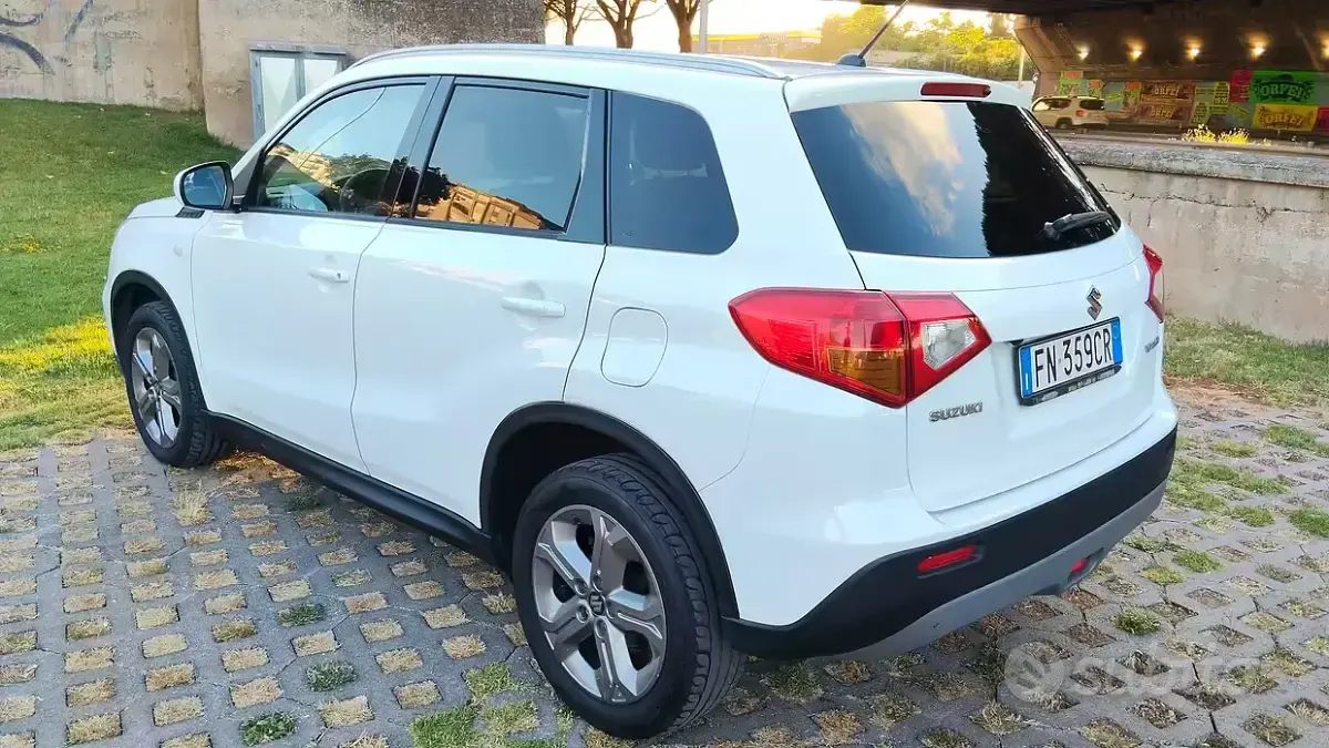 Usata Suzuki Vitara 120 CV (88 kW) 2018 Bianco SUV