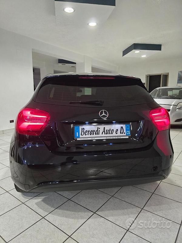 Usata Mercedes A180 109 CV (80 kW) 2016 Nero Berlina