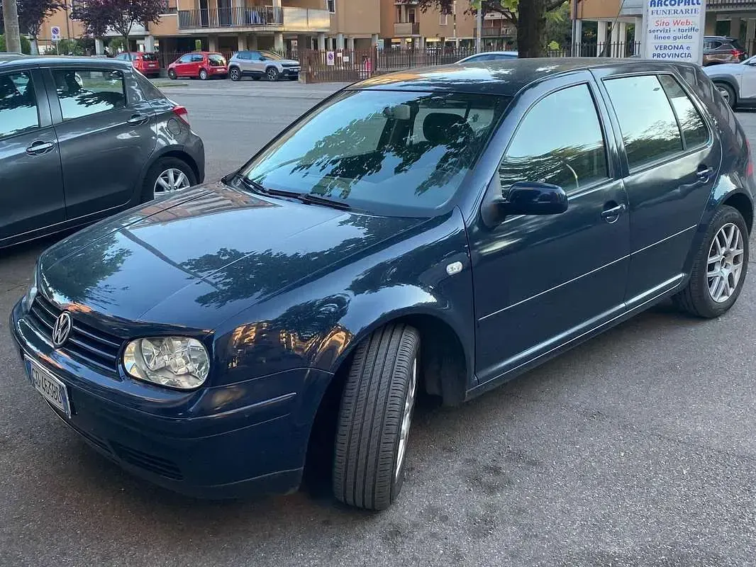 Usata VW Golf IV Highline 105 CV (77 kW) 2002 Blu/azzurro Berlina