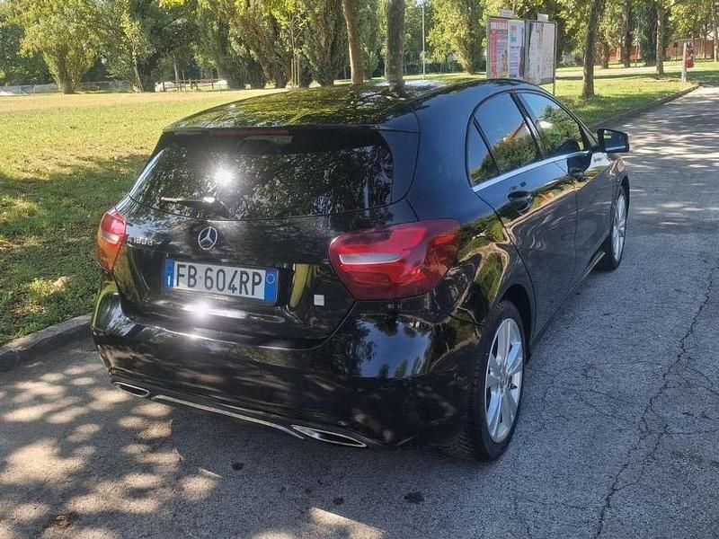 Usata Mercedes A180 Premium 109 CV (80 kW) 2016 Nero Berlina