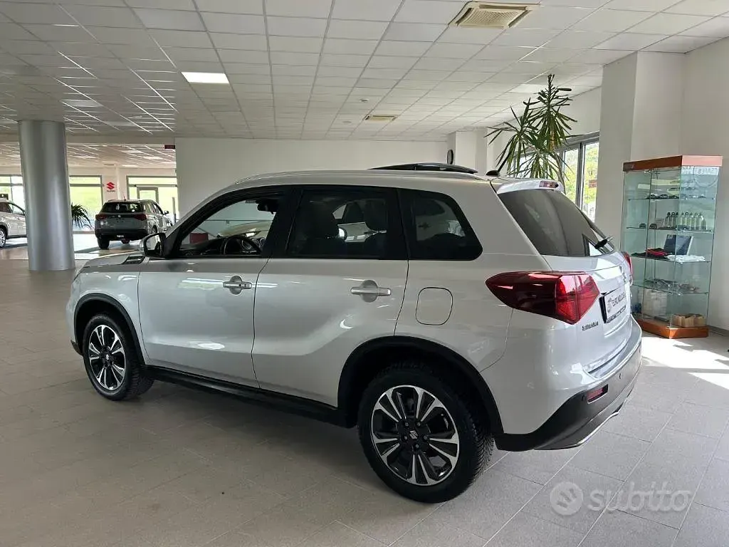 Second-hand Suzuki Vitara 129 CP (94 kW) 2021 Argintiu SUV