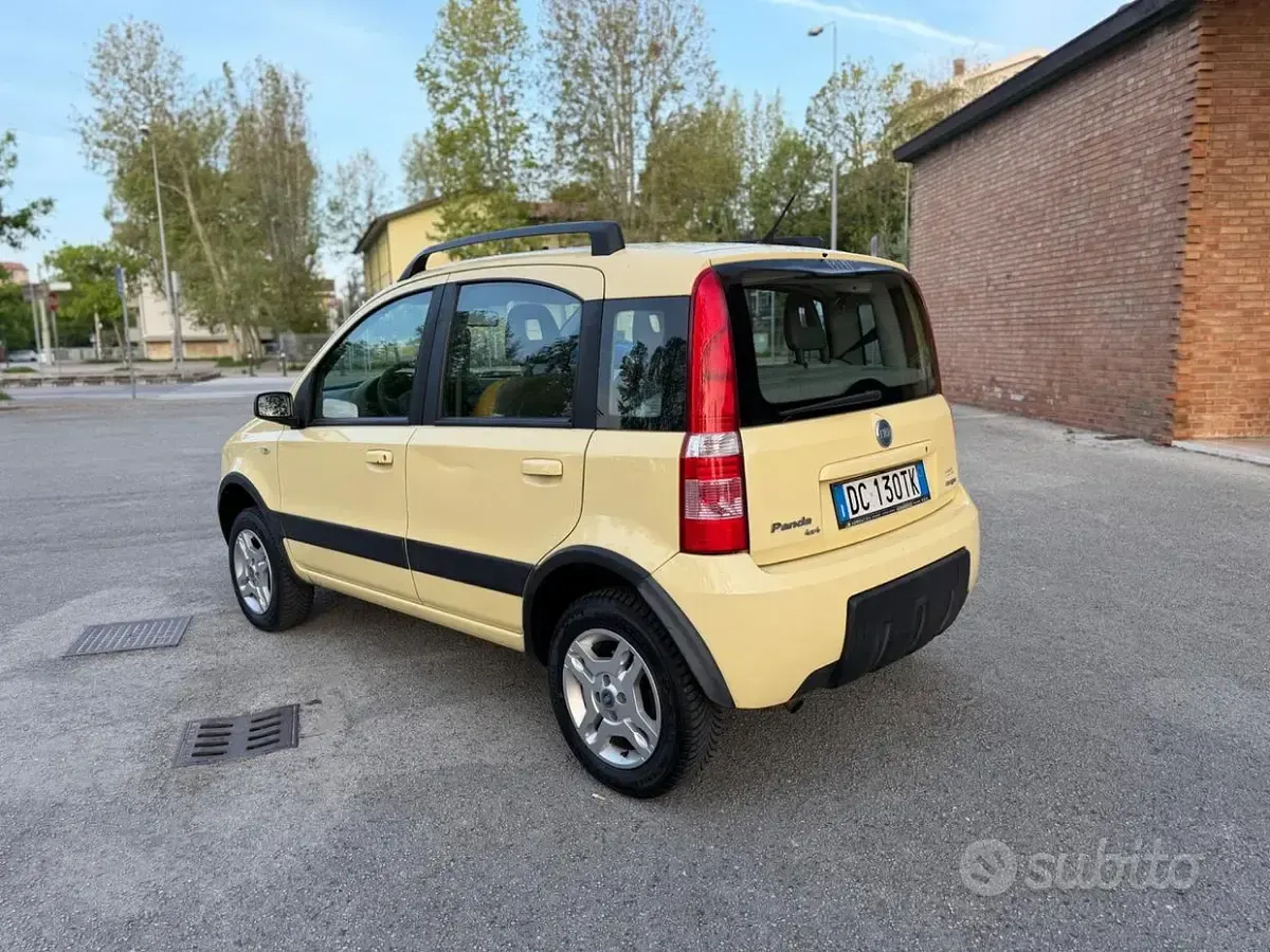 Usado Fiat Panda 4x4 Climbing 69 CV (50 kW) 2006 Amarillo Utilitario