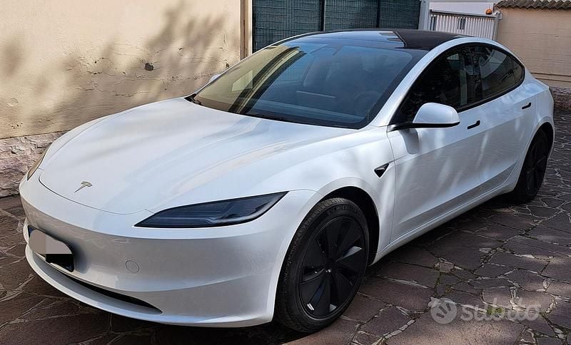 Usata Tesla Model 3 RWD 235 kW (320 CV) 2025 Bianco Berlina