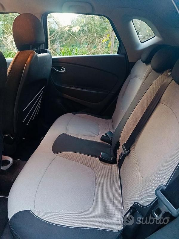 Usata Renault Captur Life 90 CV (66 kW) 2013 Grigio SUV