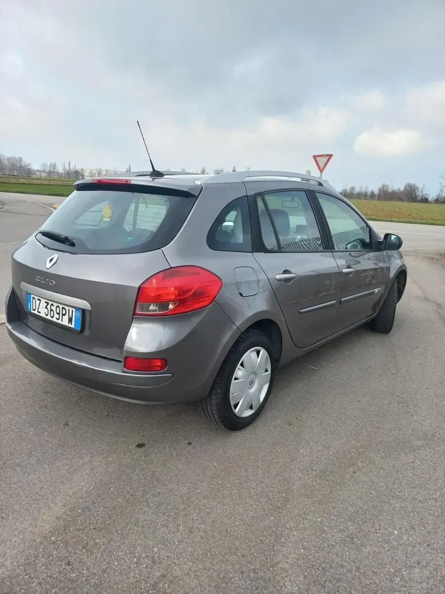 Usata Renault Clio Luxe 100 CV (73 kW) 2009 Grigio Station wagon
