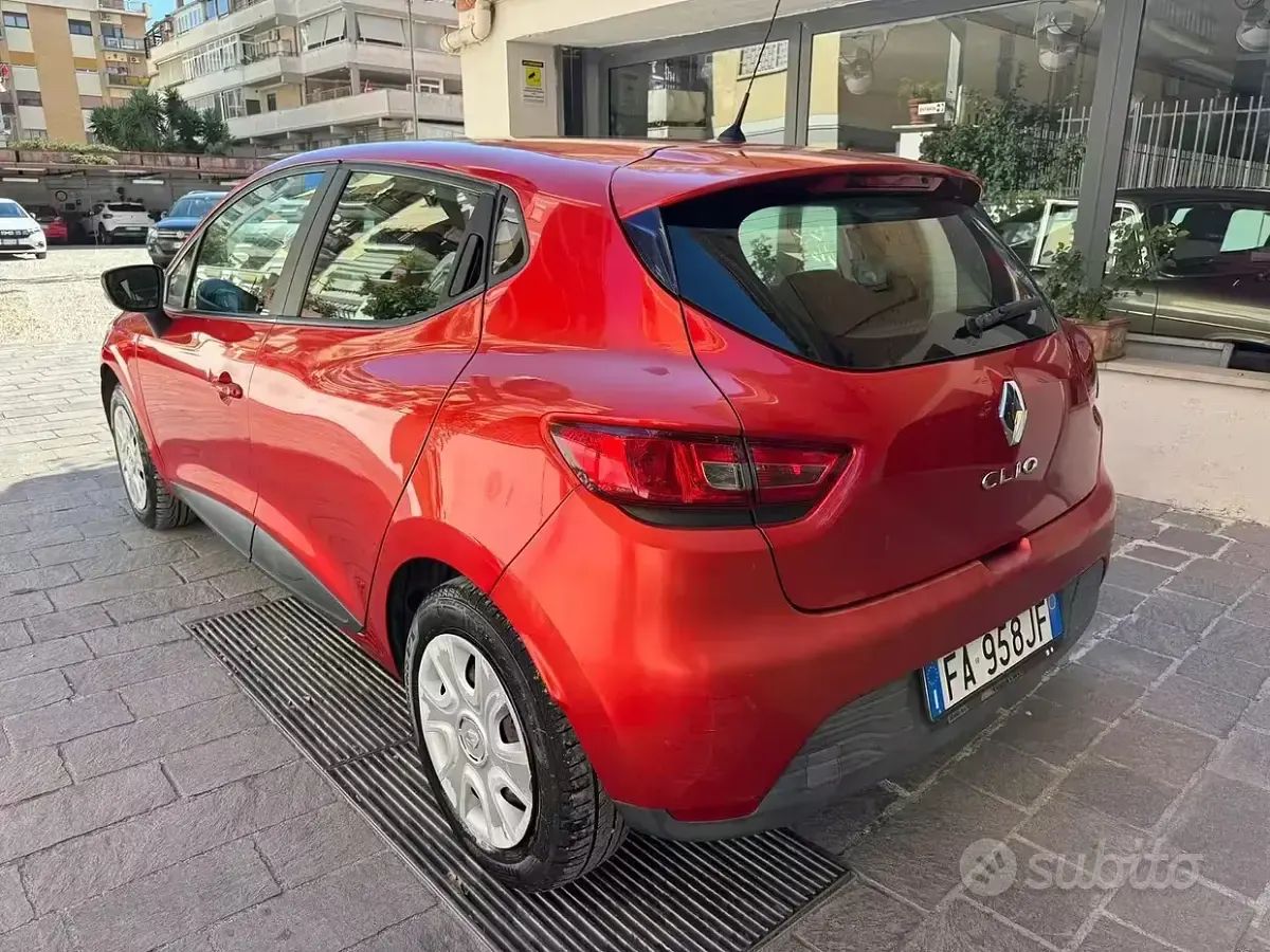 Usata Renault Clio 73 CV (53 kW) 2015 Rosso Utilitaria