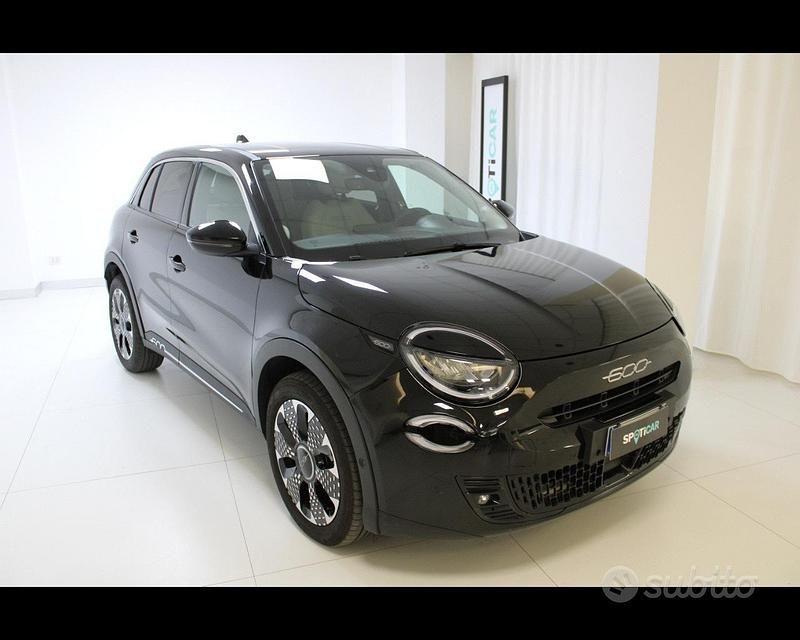 Usata Fiat 600 La Prima 136 CV (100 kW) 2025 Nero SUV
