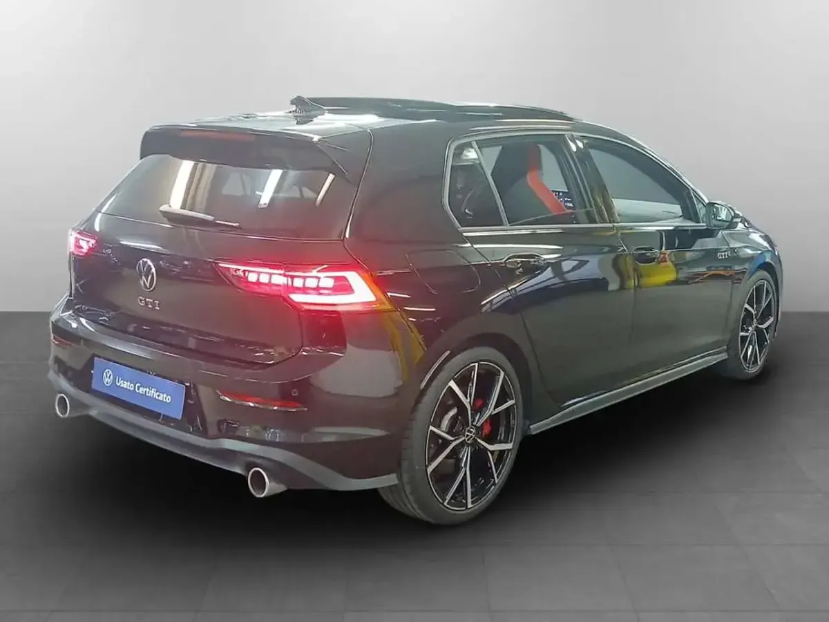 Usata VW Golf VIII GTI 265 CV (194 kW) 2025 0e grenadill black metallizzato Berlina