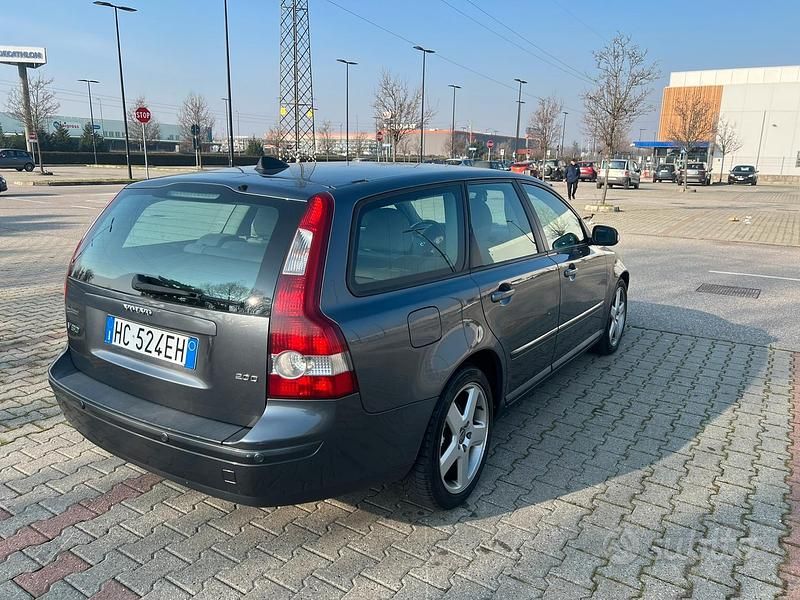 Usata Volvo V50 Momentum 136 CV (100 kW) 2006 Grigio Station wagon