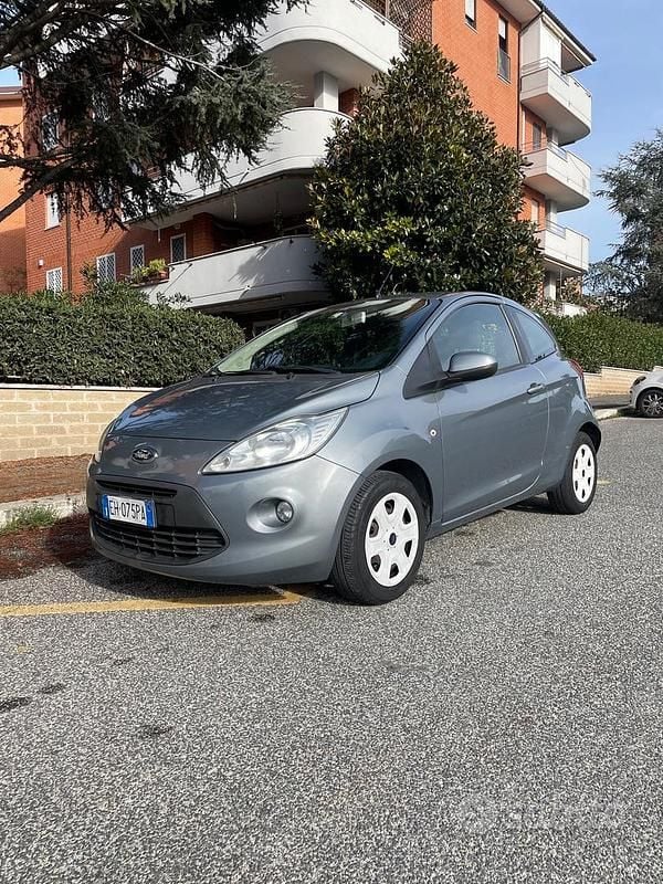 Grigio Usata 2011 Ford Ka Plus Due volumi | 4800 € (Buon prezzo) - Immagine 1/4