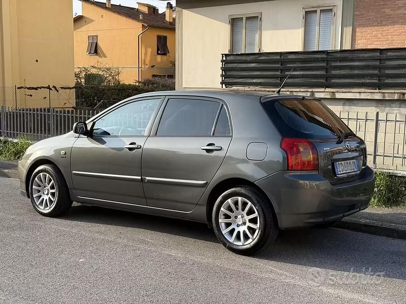 Usata Toyota Corolla Sol 97 CV (71 kW) 2003 Grigio Utilitaria