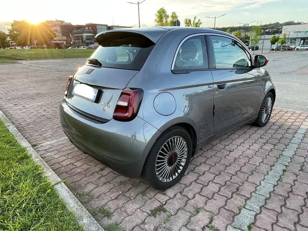 Usata Fiat 500e Red 42 kW (58 CV) 2023 Grigio Utilitaria