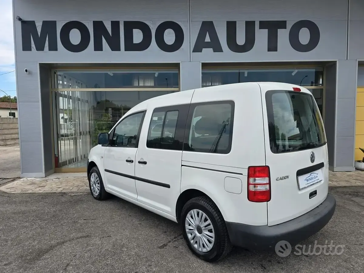 Usata VW Caddy Trendline 75 CV (55 kW) 2011 Bianco Monovolume