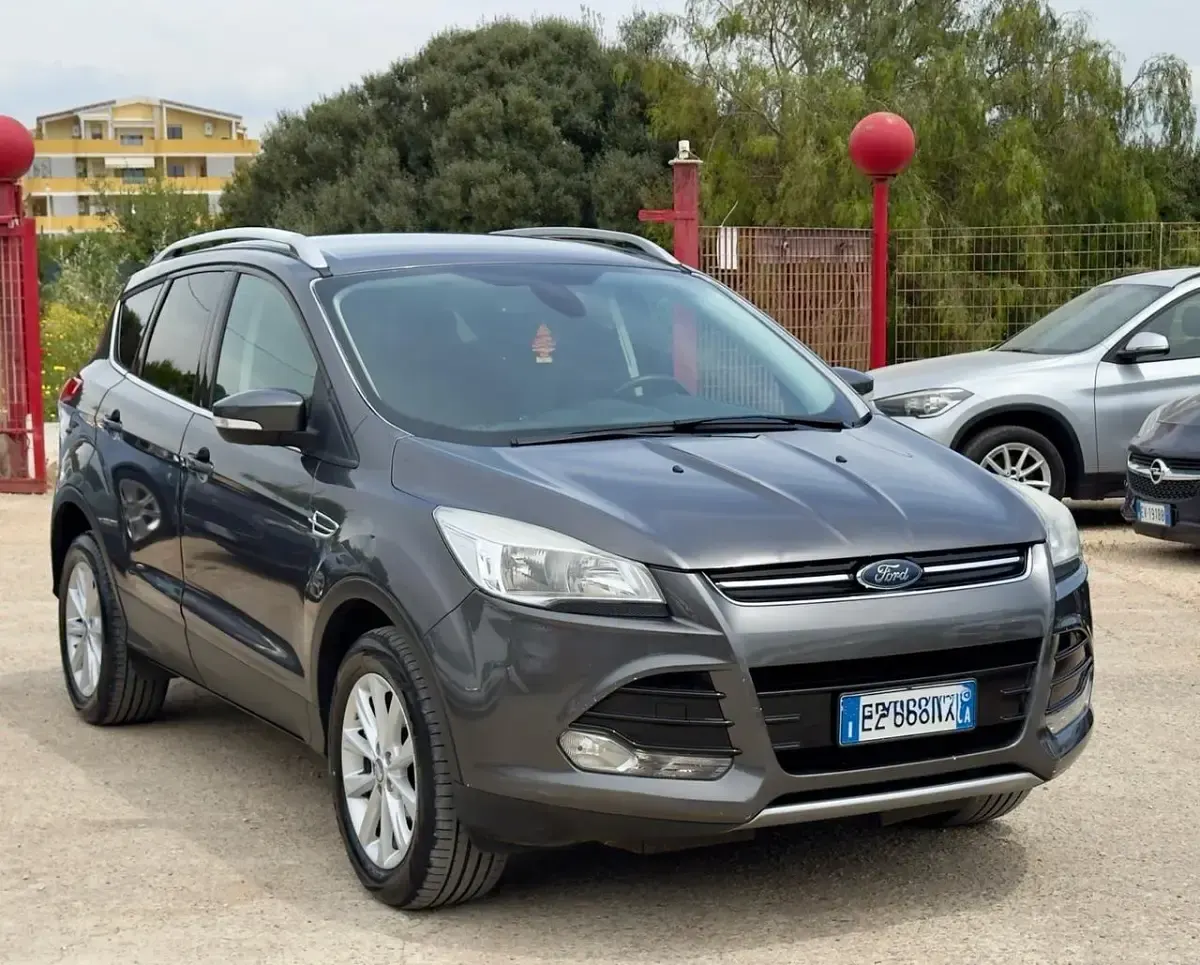 Usata Ford Kuga Titanium 119 CV (87 kW) 2015 Grigio SUV