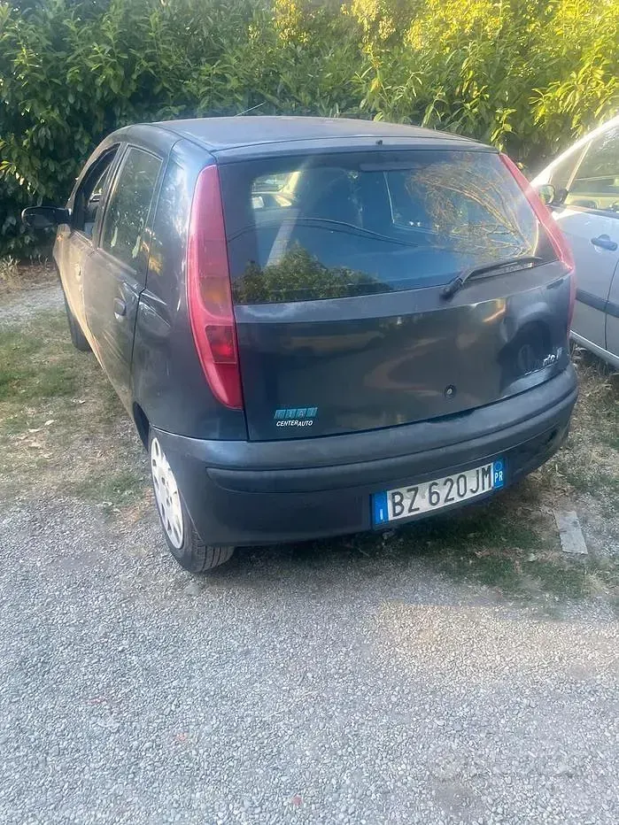 Usata Fiat Punto 60 CV (44 kW) 2002 Bluazzurro Utilitaria