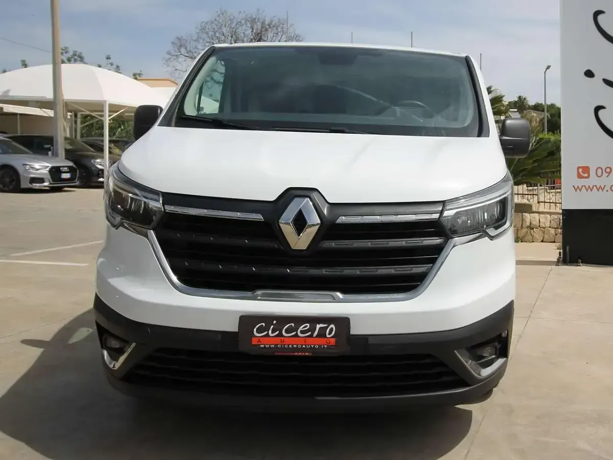 Usata Renault Trafic 150 CV (110 kW) 2024 Bianco Monovolume