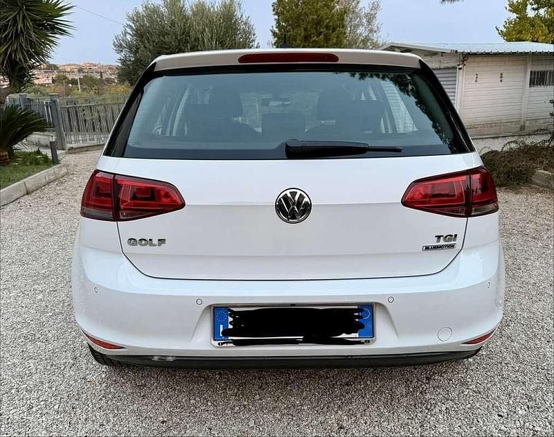 Usata VW Golf VII Highline 110 CV (80 kW) 2016 Berlina