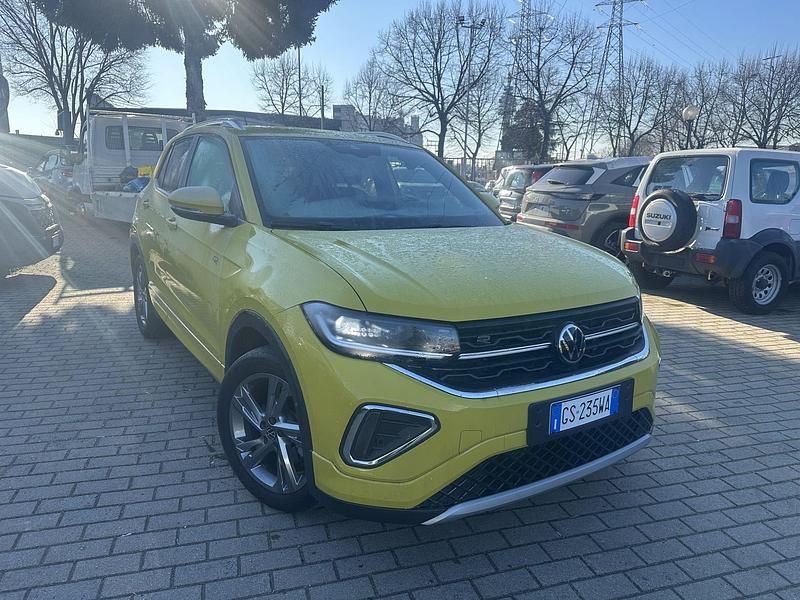 Usata VW T-Cross R-line 116 CV (85 kW) 2024 Giallo SUV