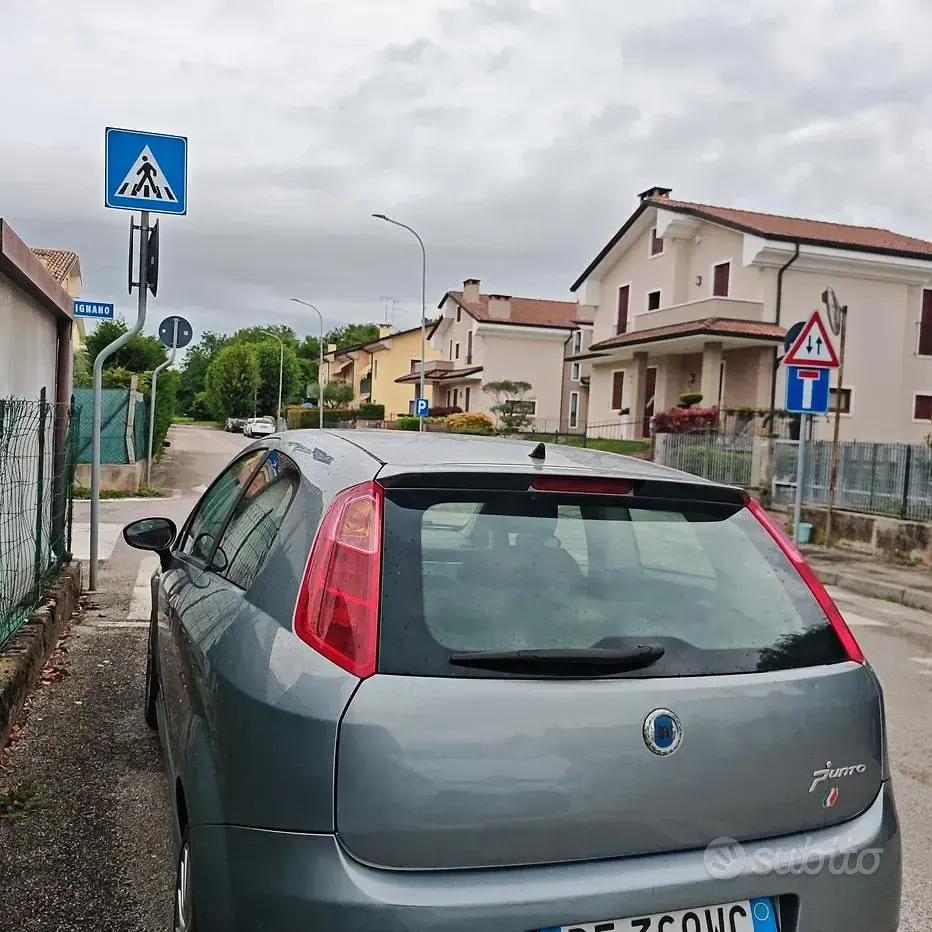 Usata Fiat Punto Dynamic 77 CV (56 kW) 2007 Grigio Utilitaria